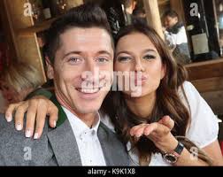 Muenchen, Deutschland. 23rd Sep, 2017. Joshua KIMMICH (FC Bayern Munich)  mit Freundin Lina Meyer, Fussball FC Bayern Munich, traditioneller  Oktoberfestbesuch in der Kaefer Schenke, am 23.09.2017 in Muenchen/  Deutschland.