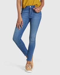 The brand was initially a denim label, but has since expanded to include other women's and girl's clothing, perfume and accessories. 9 Flattering Apple Bottom Jeans