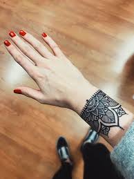 Half Mandala Bracelet Tattoo Wristtattoo Girltattoos Mandalas Mandalatattoos Tattoo Blackworktatto Henna Tattoo Wrist Tattoo Designs Wrist Cuff Tattoo