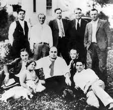 Frank capone's funeral was a massive affair. Panama Papers Al Capone Erfand Die Geldwasche Welt