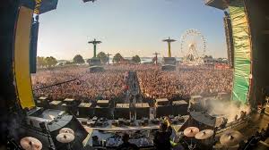 Amazing dj's playing amazing music while the festive vibe everyone brings and how it gets crazy at night once the main stage Balaton Sound Festival Hits New Record Causes Minor Earthquake Xpatloop Com