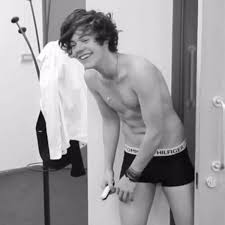 Harry Styles gets naked in weird video where he shaves his legs - Mirror  Online
