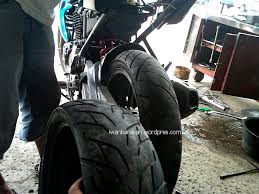 Ukuran velg pun sama persis depan ring 14 inchi lebar 1,85 inchi dan belakang 14 inchi lebar 2,15 dan dibuat khusus untuk ban tubeless. Ukuran Ban 160 60 17 Tuh Ternyata Gede Bener Iwanbanaran Com