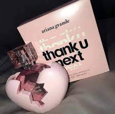 Thank U Next Fragrance Idee Per Il Trucco Foto Di Compleanno Idee Per Regali