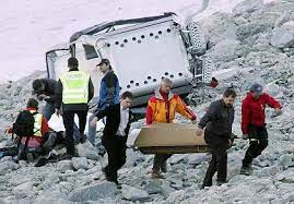 Am lago maggiore ist eine seilbahngondel mit vermutlich elf personen abgestürzt. Seilbahnungluck Man Hatte Den Piloten Nie Da Raufschicken Durfen Der Spiegel