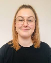 Louisa Henson's Instagram, Twitter & Facebook