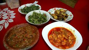 Karena daun kale juga tak selalu ada, iseng2 kali ini saya bereksperimen dengan daun wirsing (jerman) atau savoy (inggris). Gara Gara Udang Di Masak Begini Dafa Jadi Kepedesan Ayam Goreng Lalapan Daun Singkong Sambal Terasi Youtube