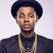 StarLight with @kerrykacy Oyibo go sey, "lets talk music" and na  G-Worldwide front man KISS DANIEL nai we dey point touch for e body this  evening. You know sey KISS DANIEL na