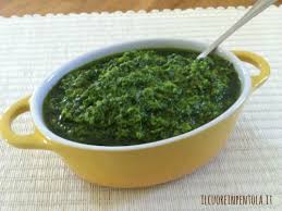 La ricetta per la salsa verde 1 iniziamo la preparazione della salsa verde per accompagnare il lesso mettendo sul fuoco un pentolino colmo per 3/4 di acqua. Ricetta Del Giorno Salsa Verde Live Sicilia