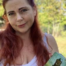 Jennifer Gresham's Instagram, Twitter & Facebook