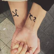 90 Tatuagens Para Casal E Namorados As Mais Lindas Tatuagem Casal Tatuagem De Namorados Ideias De Tatuagem De Casal