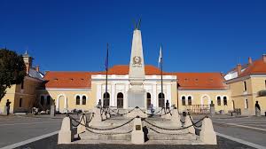 Sala unirii este clădirea în care, la 1 decembrie 1918, 1.228 de delegaţi au decis unirea transilvaniei cu românia şi care a găzduit banchetele oficiale date cu ocazia încoronării, la 15 octombrie 1922, serbărilor unirii din 20 mai 1929 şi a dezvelirii obeliscului lui horea, cloşca şi crişan, la 14. FiÈ™ier Sala Unirii Alba Iulia Jpg Wikipedia