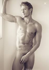 Kasser highlights his defined muscles for sexy smile