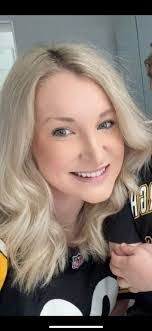 Laura Benner's Instagram, Twitter & Facebook