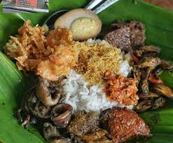 Buk Madura Buk Jawa, Kalau Nasi Campurnya Pilih Mana?