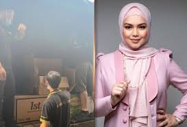 Rumah tangga mereka pun harmonis. Siti Nurhaliza Hulur Sumbangan Kepada Mangsa Banjir Di Kampung Halaman Astro Awani
