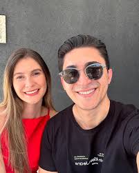 Hoje é o dia dessa pessoa incrível que transforma tudo ao seu redor com seu  sorriso e sua energia única. Celebrar você é um privilégio, e fazer parte  da sua vida é