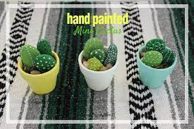 Nama kaktus berasal dari kata kaktos yang merupakan bahasa yunani, artinya tanaman berduri. Kerajinan Tangan Unik Dan Cara Membuatnya Kaktus Mini Dari Batu Lukis Kerajinan Kreatif Kaktus Kreatif
