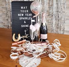 Mit diesen ideen wird ihre silvesterparty zum knaller. Silvester Ideen In Rosegold Tischdeko Zum Nachstylen Pink Dots Partystore Deko Blog