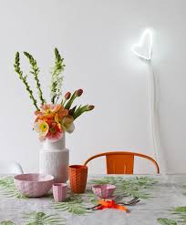 Deco Trends Un Toque De Fluor Decoracion De Unas Deco Decoraciones De Casa