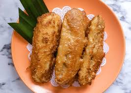Pisang goreng ('fried banana' in indonesian/malay) is a fritter made by deep frying battered plantain in hot oil. Cara Membuat Pisang Goreng Thailand Enak Sederhana