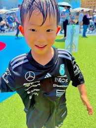 It was a tough race, but you made a great effort,George👏 Mini George never  gave up until the end,too👶 The next race is the last of this long season.  We will continue