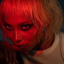 Laura Stead's Instagram, Twitter & Facebook