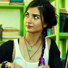 Tuba Buyukustun Peinados Ondulados Rostro De Mujer En Femenino