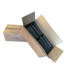 Et du bois de chauffage sur palette, bois buches en filet de 40 et 80 litres, buches compressées, granulés de bois, pellets. Simplygrill Charbon De Bois Compresse Haute Qualite Simplyfeu