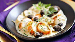 Recette De Langoustes Au Vin Jaune Et Aux Morilles Recette Recette Langouste Recettes De Cuisine Repas Gastro