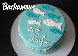 Eine Schone Und Doch Einfache Torte Zur Taufe Mit Einer Verspielten Wimpelkette Anleitung Rezept Torte Taufe Taufe Kuchen Taufe Kuchen Junge
