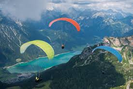 Cela država nam izgleda kao kontejner. Nova Performance Paragliders Home