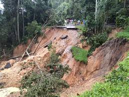 Buktinya tidak sampai setahun selepas runtuhnya highland tower, bukit antarabangsa kembali meriah dengan aktiviti penghuni. 60 Runtuhan Dikesan Halang Laluan Di Bukit Fraser Malaysianow