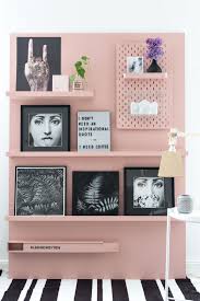 Diy Idee Eine Mobile Bilderwand Einfach Selber Bauen Bucherregal Diy Ikea Zuhause Ikea Hack