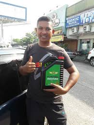 Seorang selebriti media sosial ditahan kerana disyaki menjual minyak wangi berjenama antarabangsa tiruan. Lc Lubricant Satu2nya Minyak Royal Blue Lubricant Penang Facebook