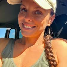 Where to meet people in Maui for outings?