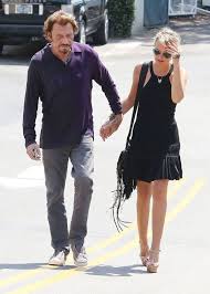 Laeticia hallyday subjugue les internautes au naturel dans un. Epingle Sur Johnny