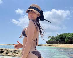 표은지, 볼륨 탓에 작아 보이는 검정 비키니…꽉 끼네 < 연예일반 < 연예일반 < 연예 < 기사본문 - 스포츠한국