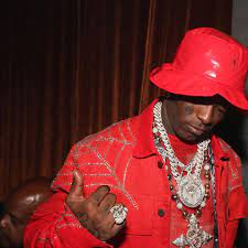Rich the kid tweeted at lil uzi vert, offering him a position in his imprint rich forever music, in which uzi replied boy i'm not signing for 20 racks a month later on february 9, 2018, rich the kid said that he and lil uzi vert had personal issues. Lil Uzi Vert S Birthday Style Is Even More Ott Than You D Expect Vogue