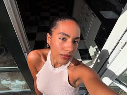 Thank you 🥹🫶🏽 My first EP came out in 2023 and I haven't released any  solo music this year so thank u from the whole of my heart for connecting  with Rêverie.