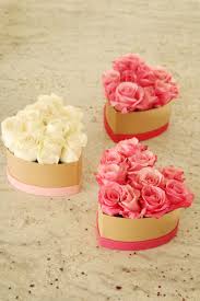 Combien de roses pour la saint valentin. Box Cadeau Pour La Saint Valentin 12 Facons Creatives De Donner Des Fleurs Saint Valentin Zenidees