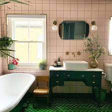 Jo crane, designer and showroom manager at with so many shades of green available, choosing the right hue will depend on the style and decor of your bathroom. Ideas For Gorgeous Green Bathrooms