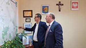Jun 25, 2021 · premier mateusz morawiecki powiedział, że rada europejska odrzuciła propozycję zresetowania do pewnego stopnia stosunków z rosją i spotkania na najwyższym szczeblu bez zakończenia agresywnej, prowokacyjnej polityki rosyjskiej wobec najbliższych sąsiadów, ale także wobec państw ue. Premier Morawiecki Niespodziewanie Odwiedzil Rodzinne Strony Co Robil W Wodzislawiu Zobaczcie Zdjecia Echo Dnia Swietokrzyskie