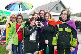 Hij slaagde in 2009 voor zijn matura in het bundesrealgymnasium in horn en deed zijn militaire dienst bij. 700 Menschen Zeigten Flagge Bei Der Pride Schwechat