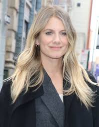 Mélanie est la réalisatrice du film «respire». Melanie Laurent Elle Revient Sur Son Confinement Avec Ses 2 Enfants Elle