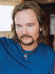 HAPPY BIRTHDAY Doug Stone! 😁🎉🎂🎁🎈🥃 Travis Tritt & Doug were both  nominated ACM's "Top New Male Vocalist" in 1991 with Alan Jackson and Alan  won that award. Here are two photos of them.