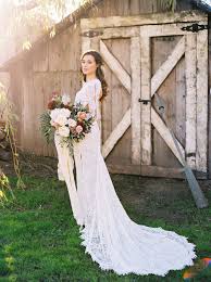 Gws Show Me Your Mumu Daughters Of Simone For Your Wedding Green Wedding Shoes Beautiful Wedding Dresses Lace Wedding Dress Vintage Modern Wedding Dress