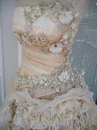 Fait Sur Commande Mini Robe De Mariage A La Main Plus De Etsy Handmade Wedding Dresses Wedding Dresses Lace Handmade Wedding
