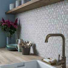 Fayans ve seramik bir yapının dekorasyon ve tadilatında görsel olarak olmazsa olmazlarındandır. Fayans Doseme Metrekare Fiyatlari Ve Uygulama Ornekleri Iscilik Malzeme Evde Mimar Yeni Mutfak Modelleri Dosemeler Dekor