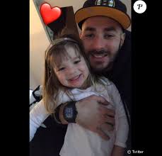 Il commence sa carrière professionnelle à l'olympique lyonnais, son club formateur. Karim Benzema Tendre Pour Feter Les 4 Ans De Melia Sa Magnifique Princesse Purepeople
